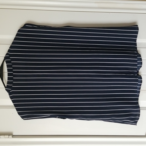 Banana Republic V neck top - Picture 3 of 5